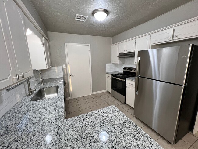 Building Photo - 919 SW 60th- AVAILABLE NOW!!