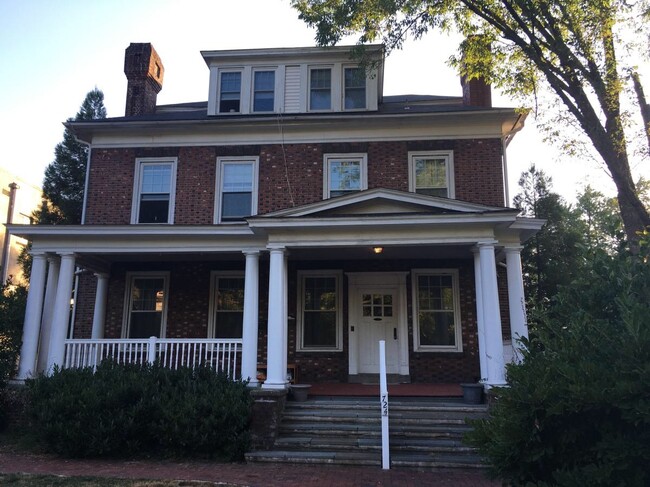 Primary Photo - 724 S Main St