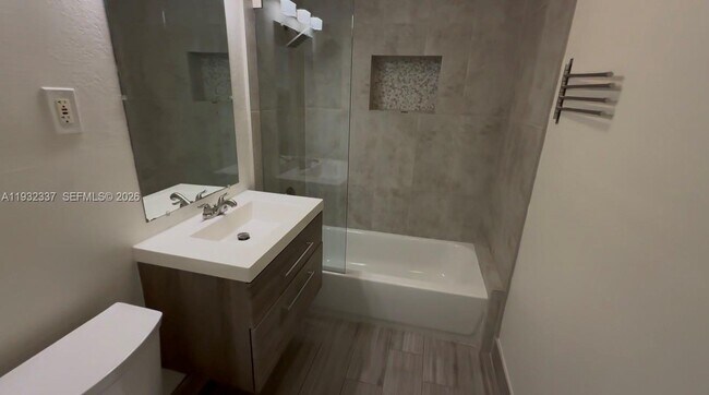 Building Photo - 801 NE 17th St