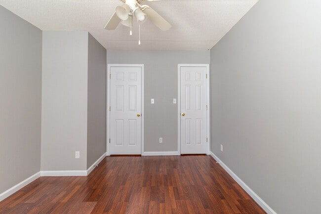 Building Photo - 913 Hazelbrook Way