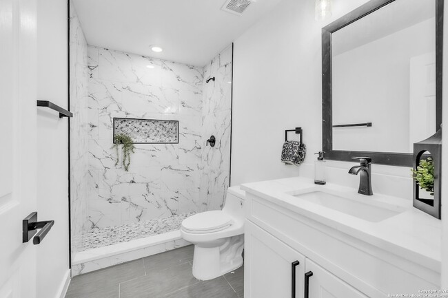 Building Photo - 1118 Shadwell Dr