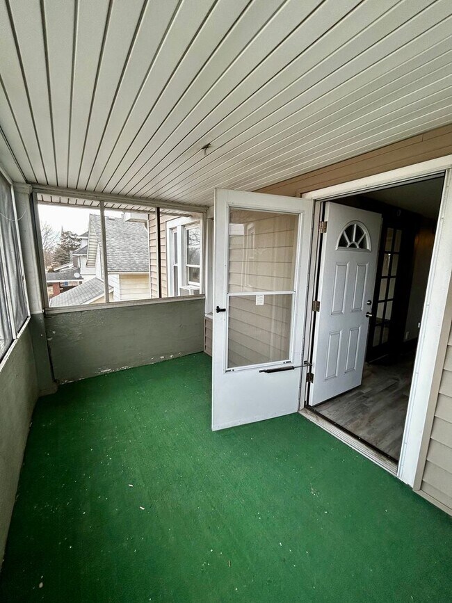 Building Photo - 283 W Main St