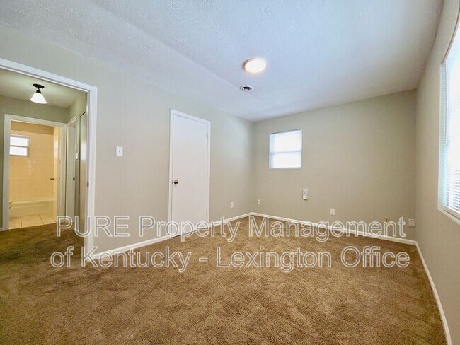 Building Photo - 4053 Victoria Way