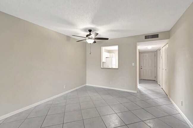 Building Photo - 6795 Huntington Ln