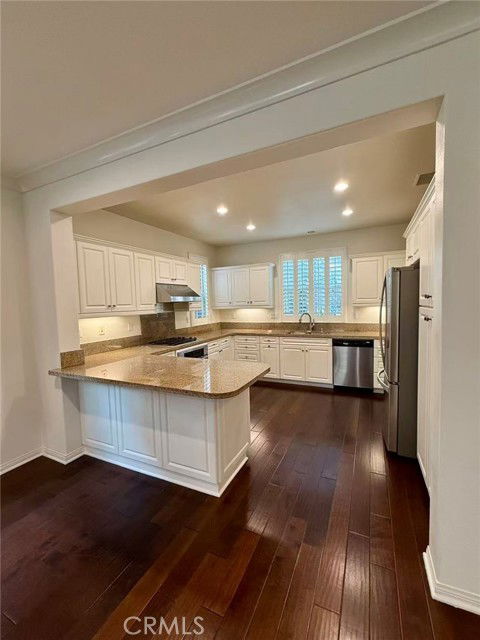 Building Photo - 310 Bronze