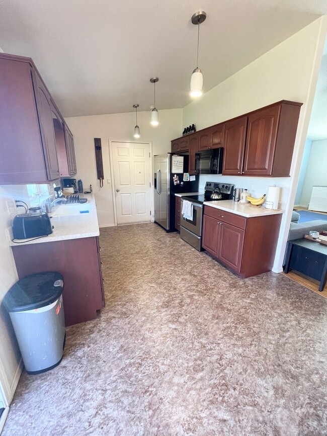 Building Photo - 3bd Home for Rent in Fairbanks! FUEL INCLU...