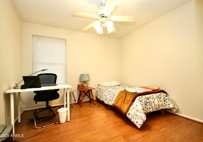 Building Photo - 1373 E Cherry Hills Dr