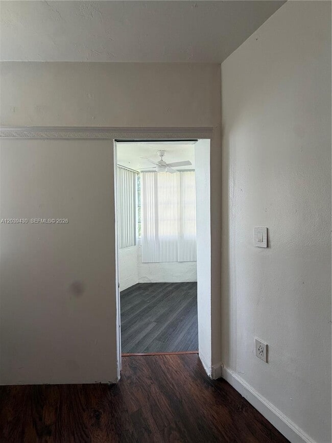 Building Photo - 1667 NE Miami Gardens Dr