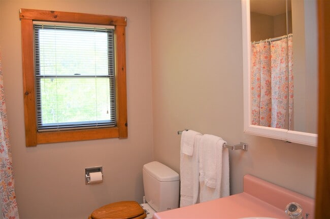 Building Photo - 548 Rte 10 N