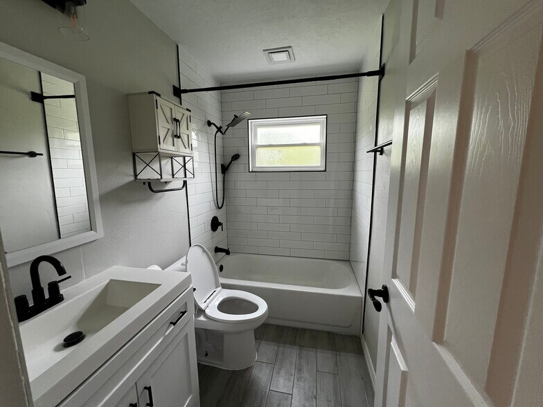 Guest bath - 105 Lido Rd