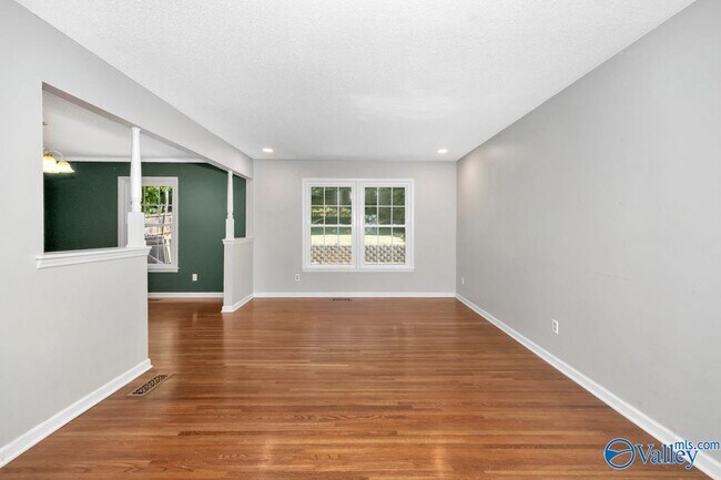 Building Photo - 8002 Greenwillow Ct SE
