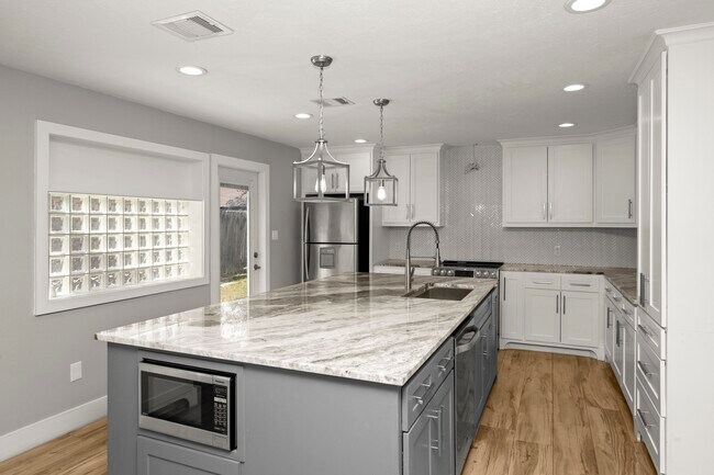 Building Photo - 22722 Braken Carter Ln