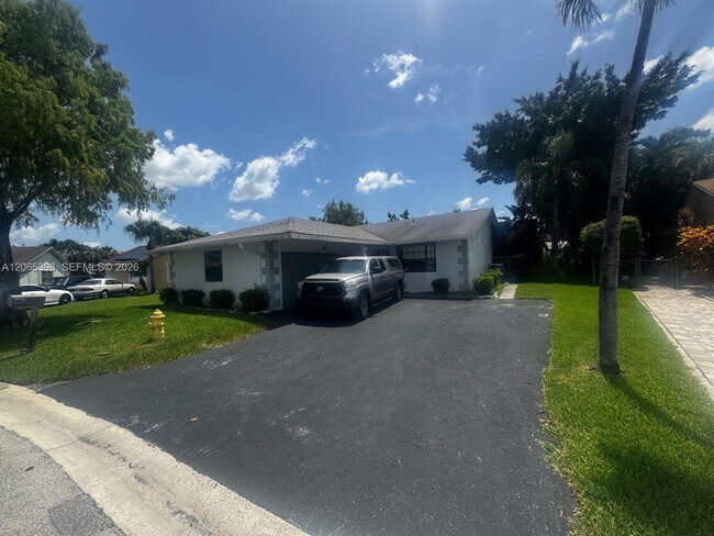 Building Photo - 8848 NW 76th Ct