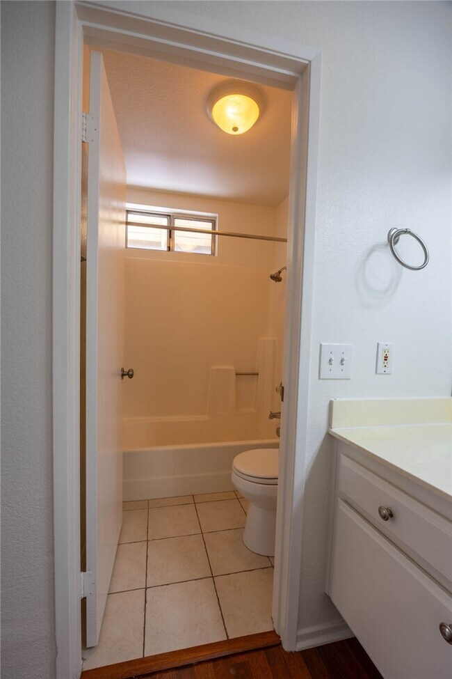 Building Photo - 2321 S Magnolia Ave