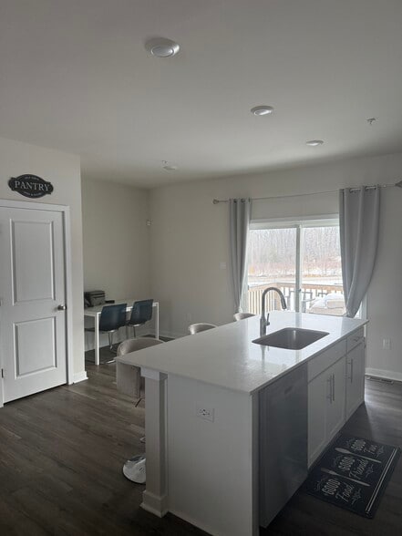 Building Photo - 7504 Day Break Dr