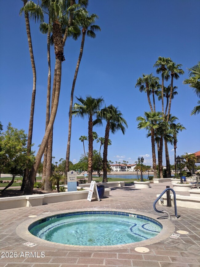 Building Photo - 1321 N Jamaica Way