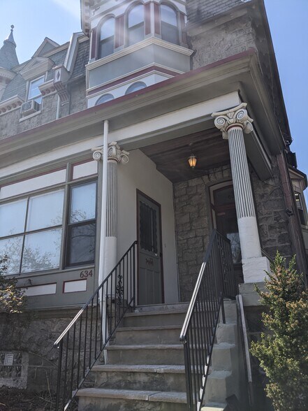 Building Photo - 634 S 48th St