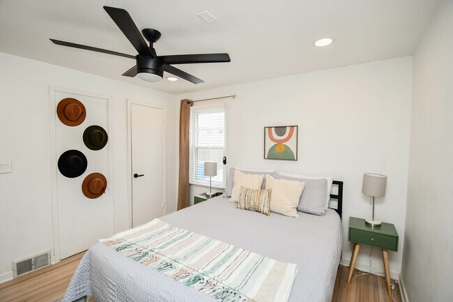 Building Photo - 2012 W 22nd St