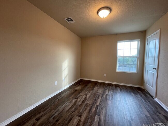 Building Photo - 6207 Golden Valley Dr