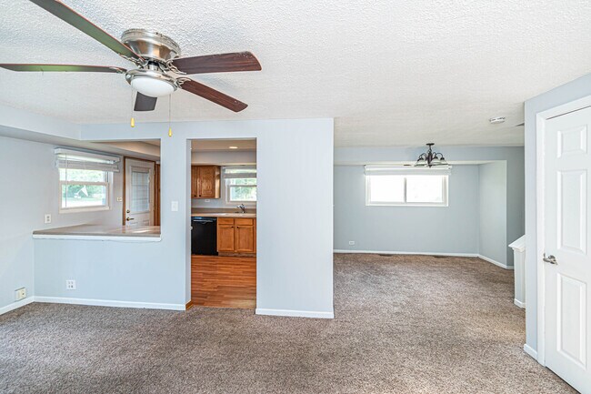 Building Photo - 1403 E Lillian Ave