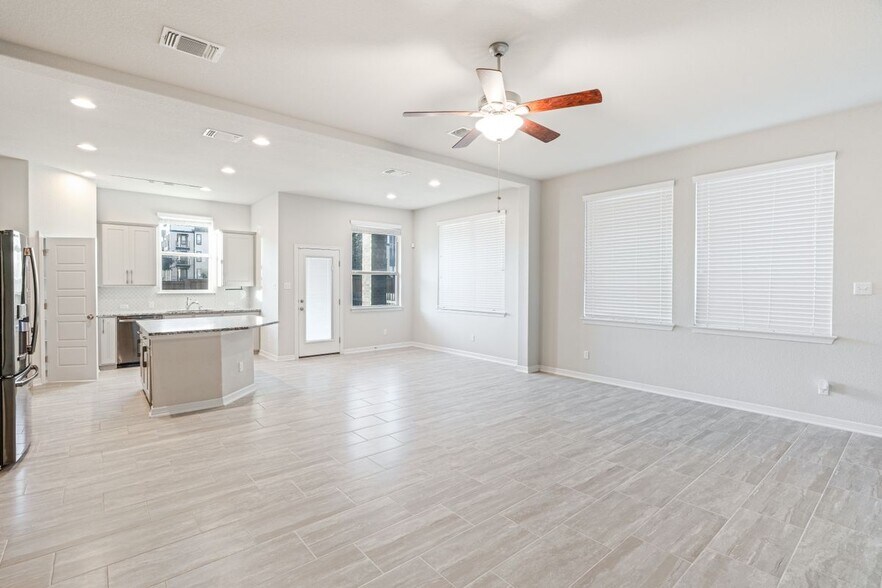 Building Photo - 2212 Dillon Pond Ln