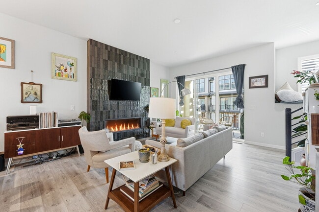 Building Photo - 2272 Old Rail Wy