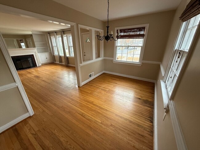 Building Photo - Great Opportunity in Lakeside area