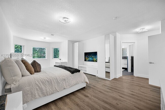 Building Photo - 10957 NW 73rd Terrace