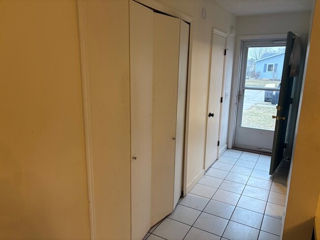 Building Photo - 5634 Robin Run