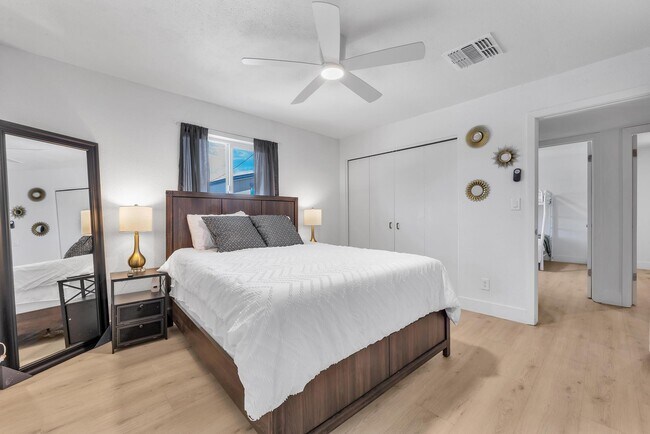 Building Photo - 1510 W 7th Dr