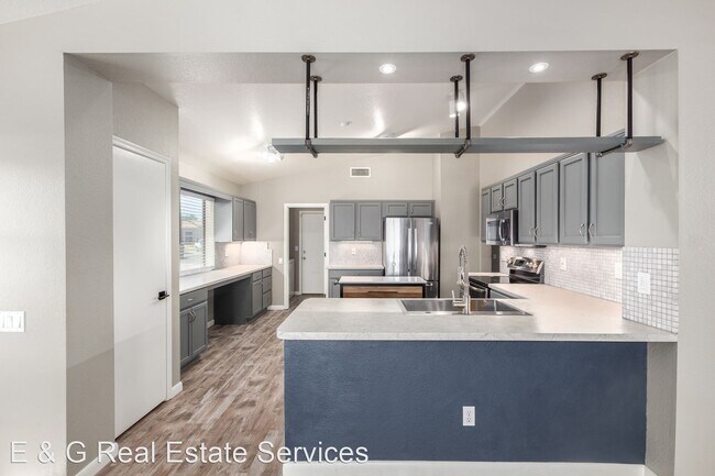 Building Photo - 3 br, 2 bath House - 3431 E Menadota Dr