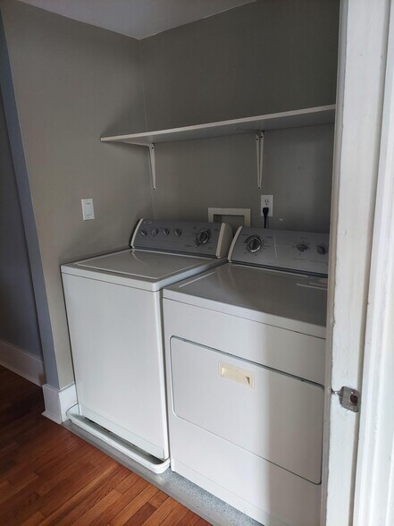Washer / Dryer in unit - 705 W Healey St