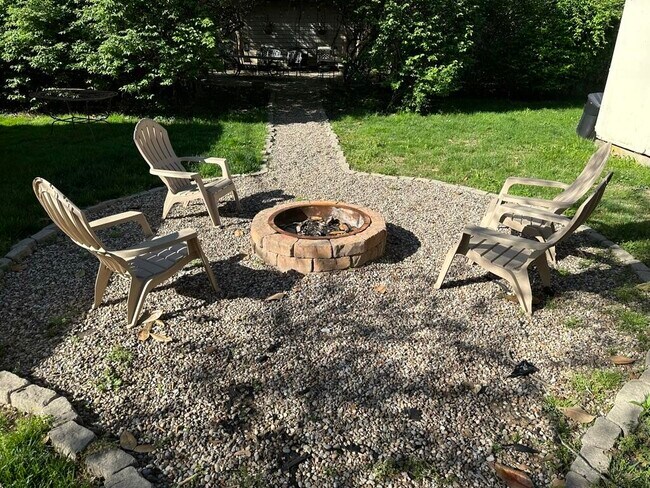 Building Photo - 2008 Fontaine Rd