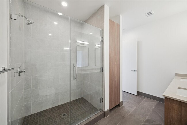 Building Photo - 1 Riva Row