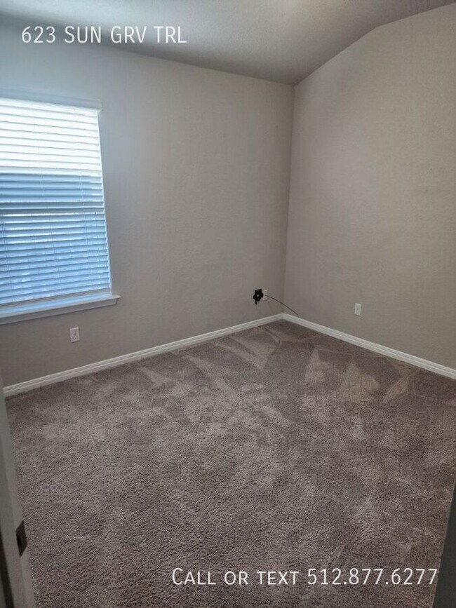 Building Photo - 623 Sun Grv Trl