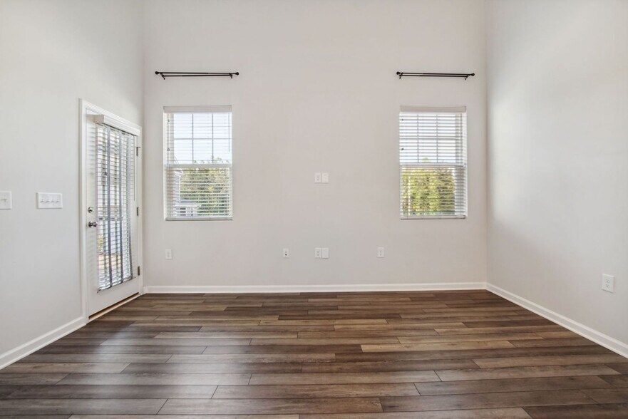 Building Photo - 102 Bedivere Ln