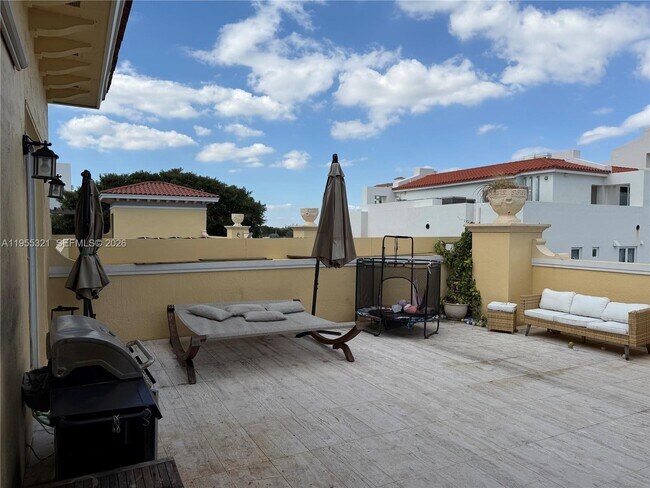 Building Photo - 107 Mendoza Ave