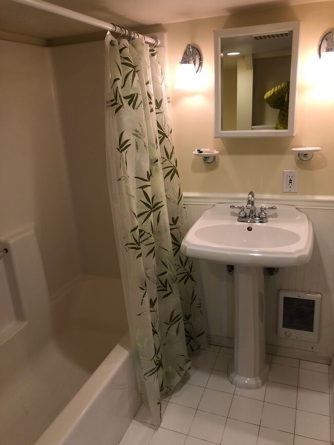 Building Photo - 3bd/2ba House in Leschi
