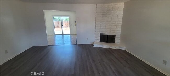 Building Photo - 421 Royal Cir