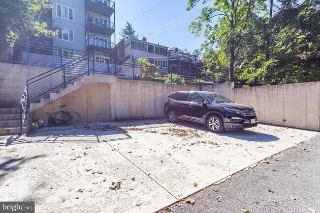 Building Photo - 3937 Davis Pl NW
