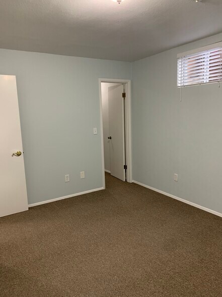 Walk-in closet in bed #2 - 4135 NW Carlton Ct