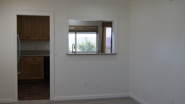 Building Photo - 27403 Garza Dr