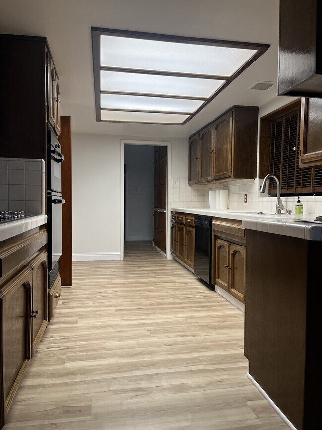 Building Photo - 608 Bird St