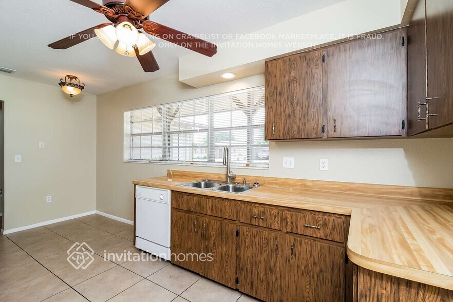 Building Photo - 5323 Winewood Dr