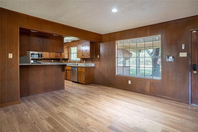 Building Photo - 1308 Oak Dr