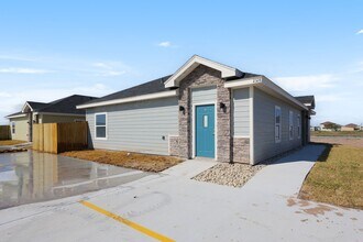 Building Photo - 2328 S. Valley Circle