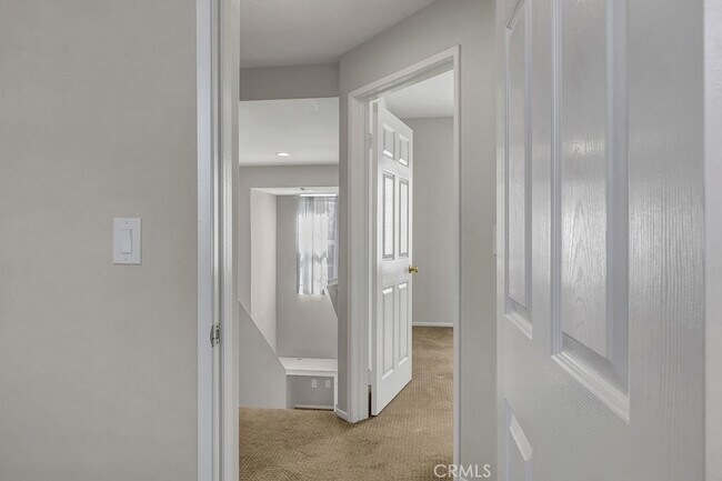 Building Photo - 210 Timberwood