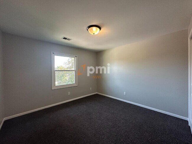 Building Photo - 5831 Creekview Ct W