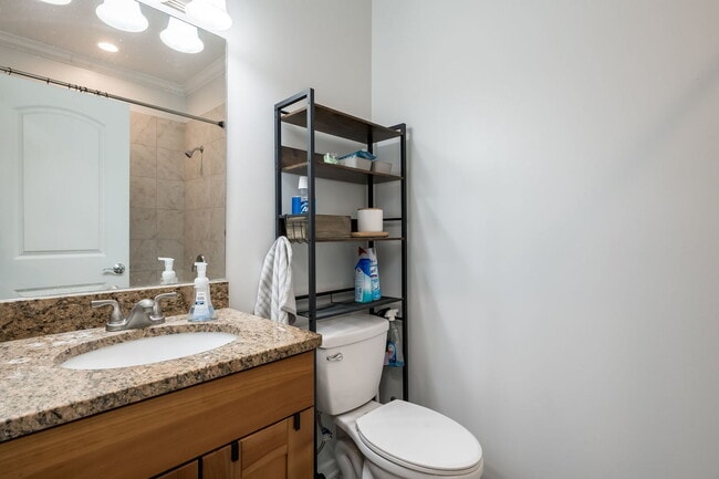 Building Photo - 6641 W Belmont Ave