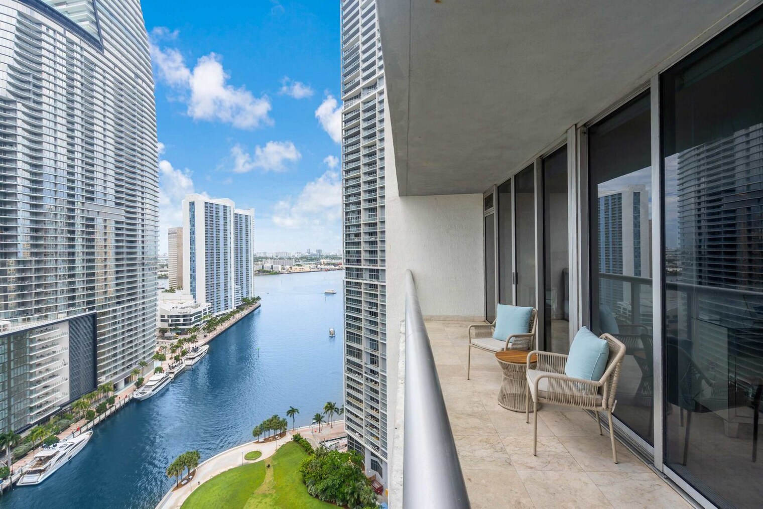 Building Photo - 485 Brickell Ave